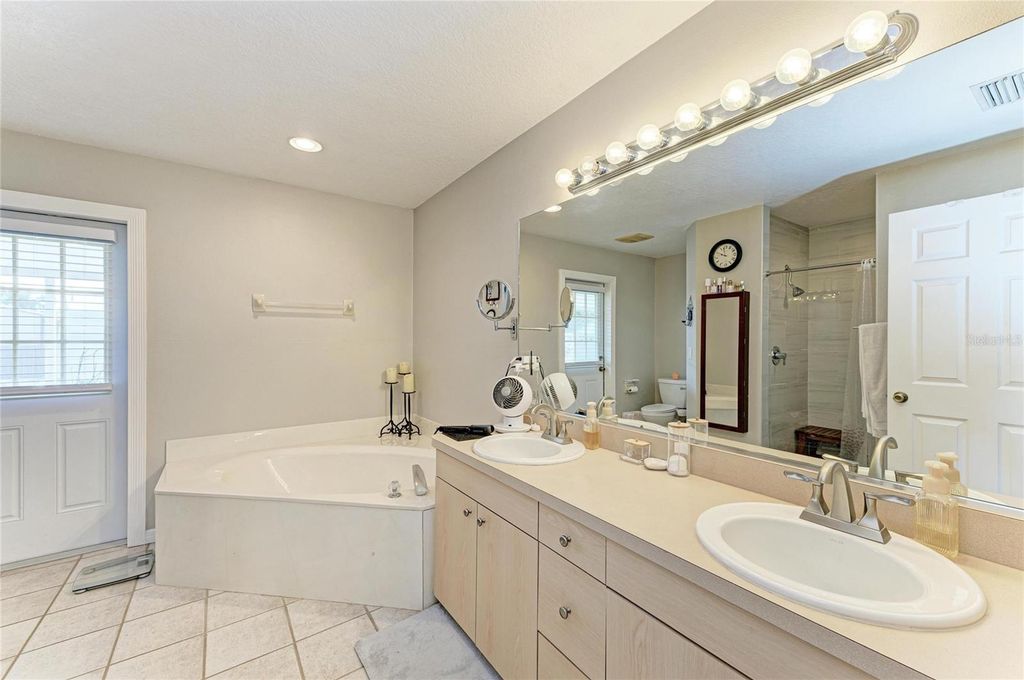 Image 22 of property listing at 22120 26TH AVENUE E, Bradenton, FL 34211