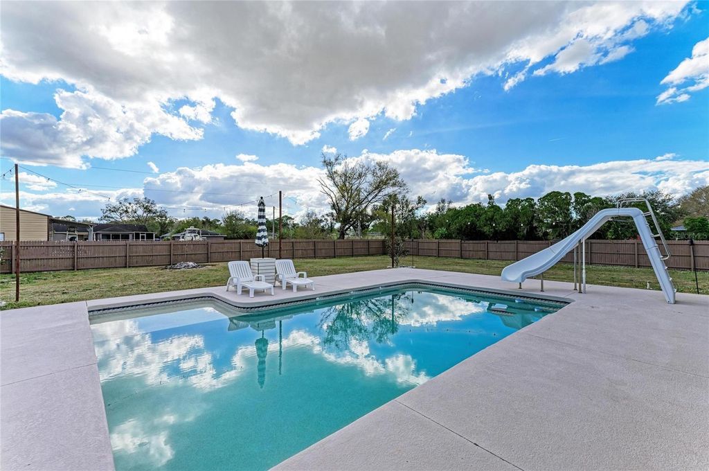 Image 35 of property listing at 22120 26TH AVENUE E, Bradenton, FL 34211