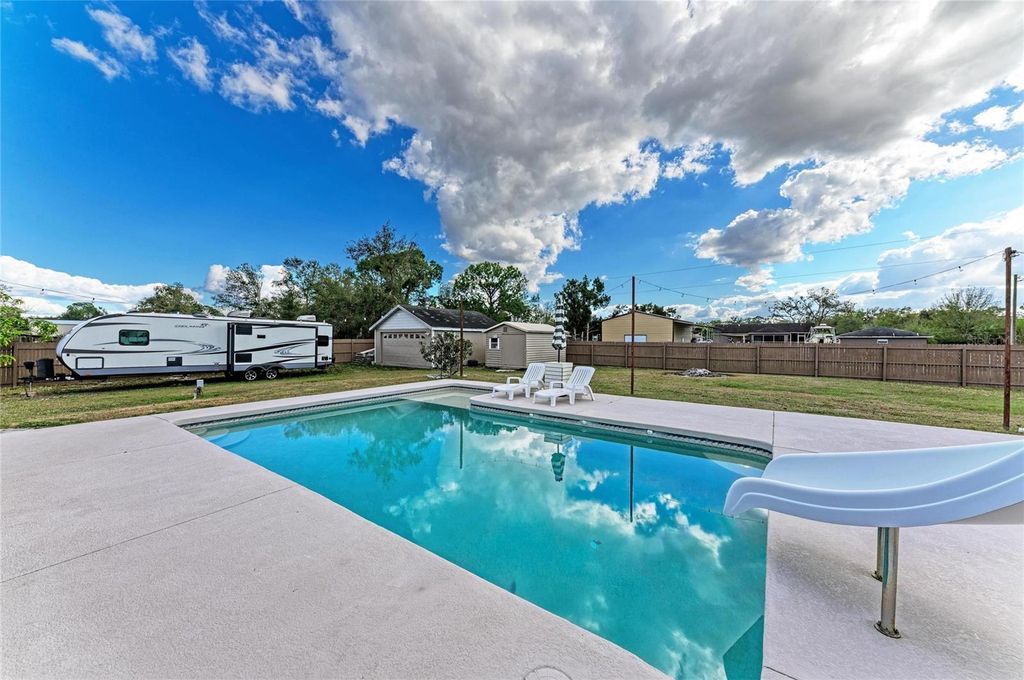 Image 37 of property listing at 22120 26TH AVENUE E, Bradenton, FL 34211