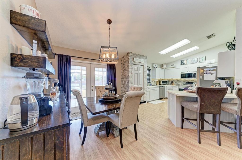 Image 10 of property listing at 22120 26TH AVENUE E, Bradenton, FL 34211