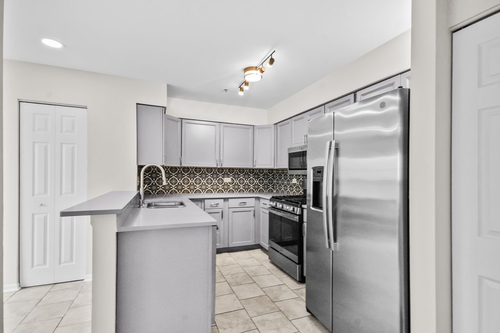 1321 Orleans Drive, Mundelein, IL 60060 — photo 4