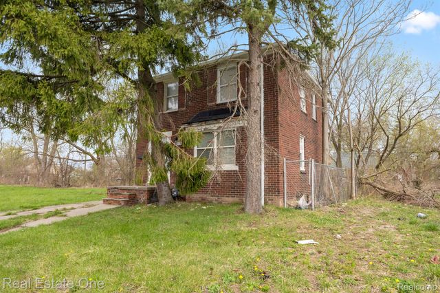 13113 CAMDEN Street, Detroit, MI 48213
