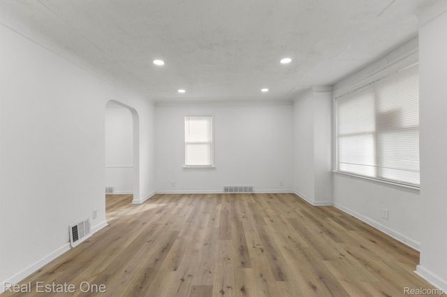 13113 CAMDEN Street, Detroit, MI 48213