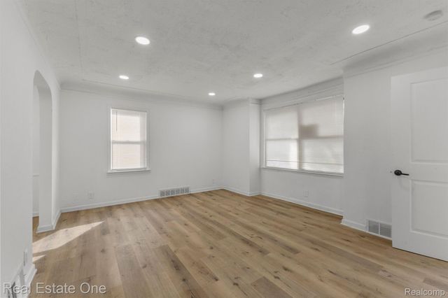 13113 CAMDEN Street, Detroit, MI 48213