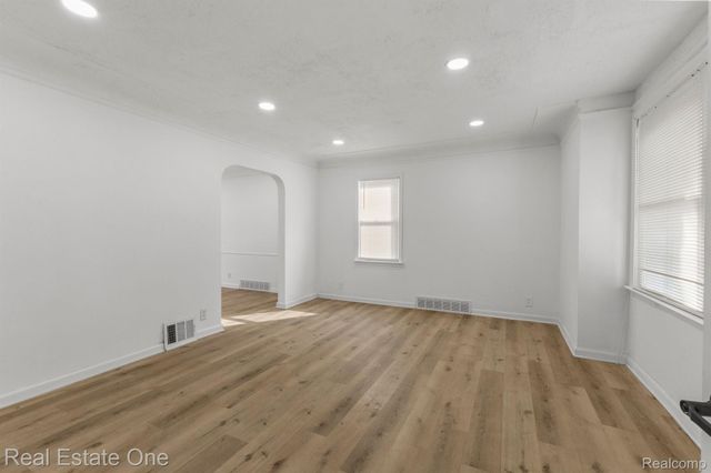 13113 CAMDEN Street, Detroit, MI 48213