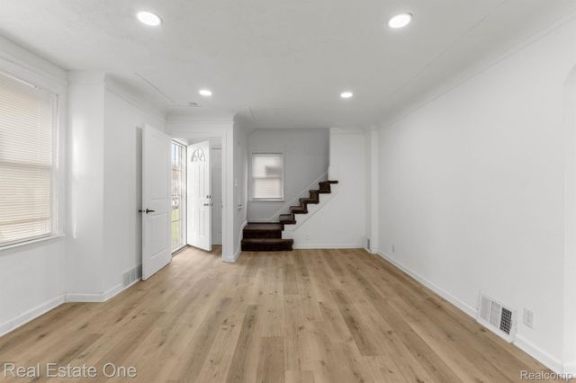 13113 CAMDEN Street, Detroit, MI 48213