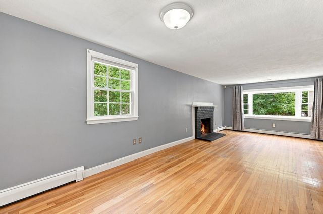 8 Victory Rd, Billerica, MA 01862