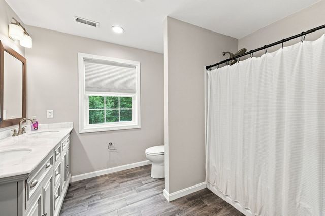 8 Victory Rd, Billerica, MA 01862