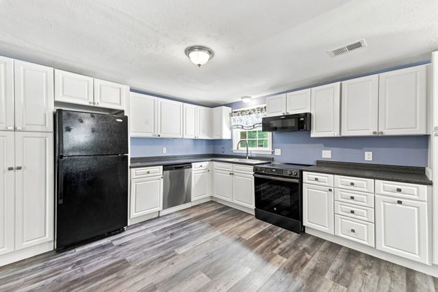 8 Victory Rd, Billerica, MA 01862