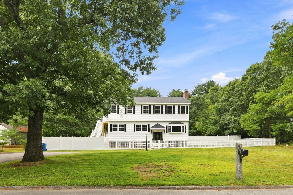 8 Victory Rd, Billerica, MA 01862