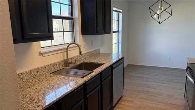 621 E 1st Street, Gentry, AR 72734