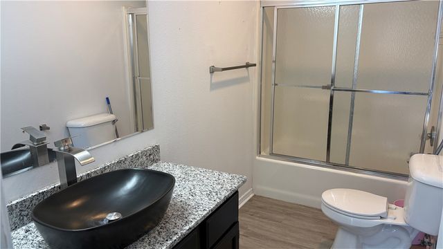 621 E 1st Street, Gentry, AR 72734