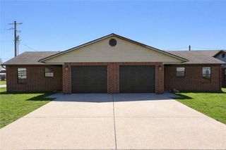 621 E 1st Street, Gentry, AR 72734