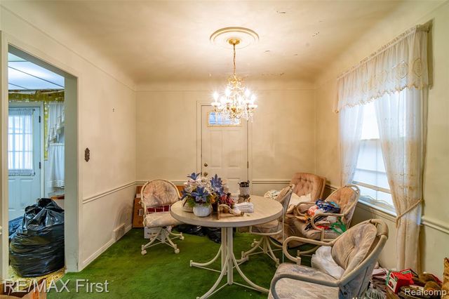 1039 Somerset Avenue, Grosse Pointe, MI 48230