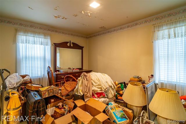 1039 Somerset Avenue, Grosse Pointe, MI 48230