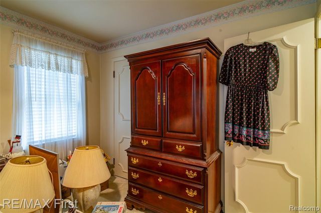 1039 Somerset Avenue, Grosse Pointe, MI 48230