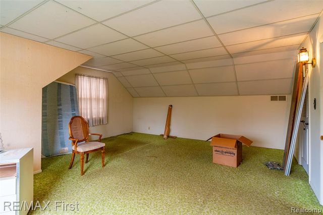 1039 Somerset Avenue, Grosse Pointe, MI 48230