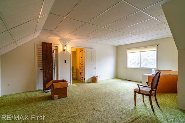 1039 Somerset Avenue, Grosse Pointe, MI 48230