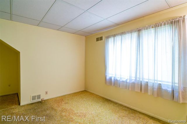 1039 Somerset Avenue, Grosse Pointe, MI 48230