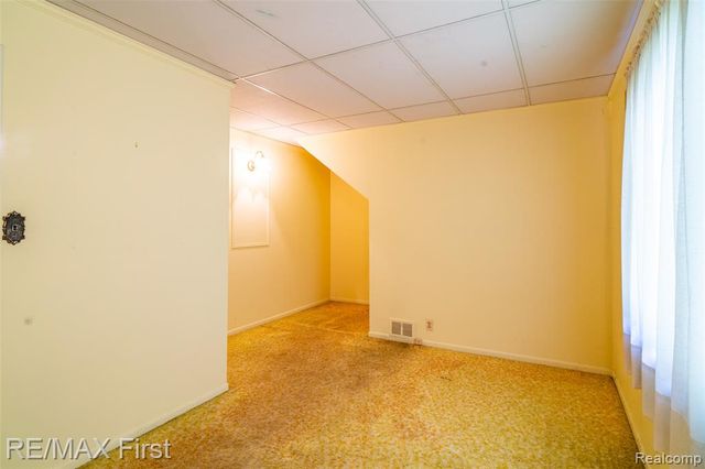 1039 Somerset Avenue, Grosse Pointe, MI 48230