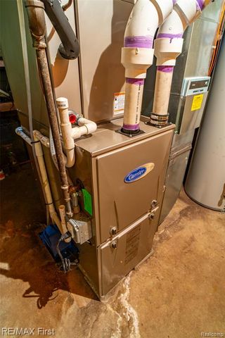 1039 Somerset Avenue, Grosse Pointe, MI 48230