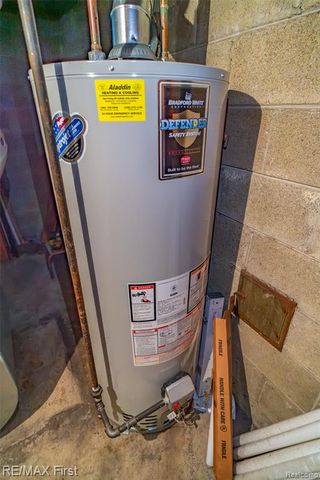 1039 Somerset Avenue, Grosse Pointe, MI 48230