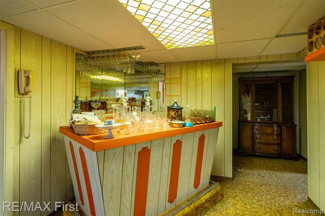 1039 Somerset Avenue, Grosse Pointe, MI 48230