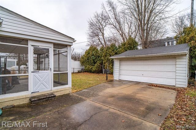 1039 Somerset Avenue, Grosse Pointe, MI 48230