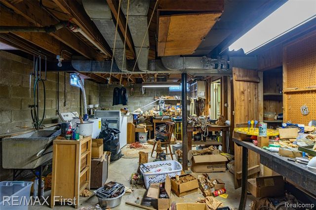 1039 Somerset Avenue, Grosse Pointe, MI 48230