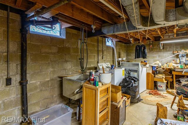 1039 Somerset Avenue, Grosse Pointe, MI 48230