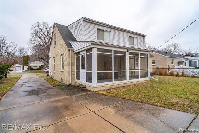 1039 Somerset Avenue, Grosse Pointe, MI 48230