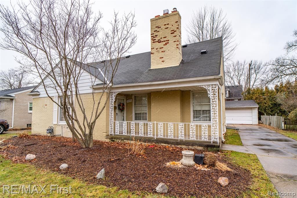 1039 Somerset Avenue, Grosse Pointe, MI 48230