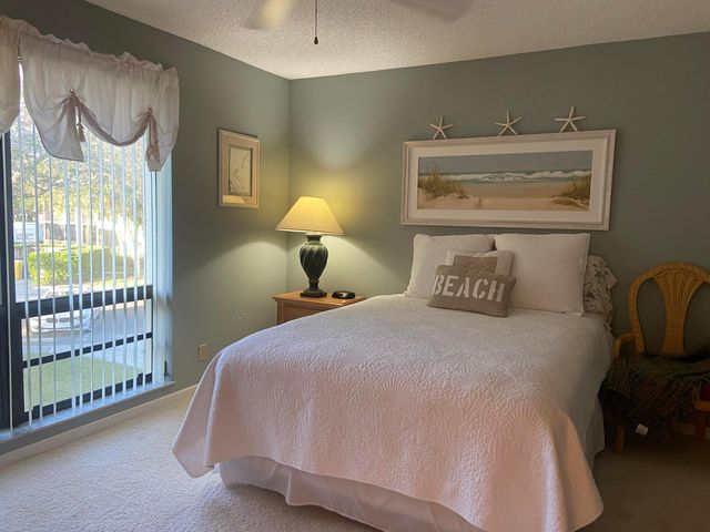 428 Brackenwood Lane S, Palm Beach Gardens, FL 33418