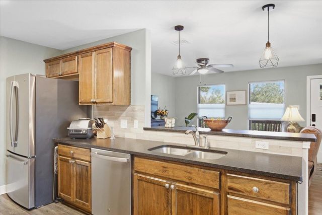 706 Jones ST, Smithville, TX 78957