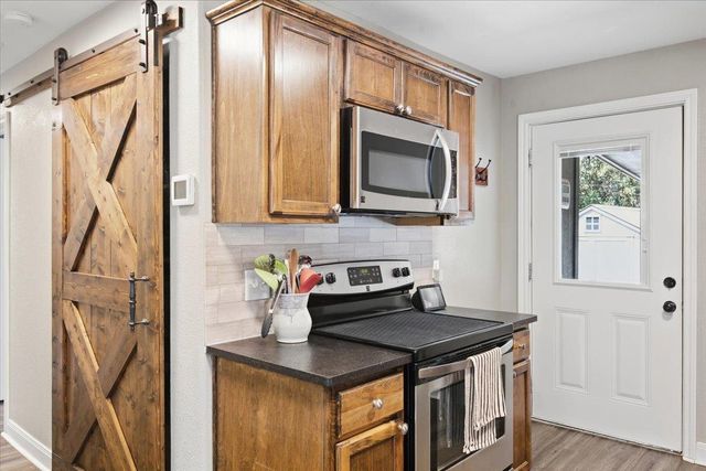 706 Jones ST, Smithville, TX 78957