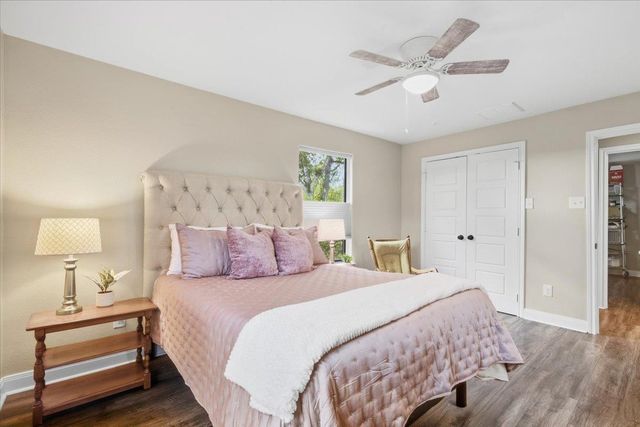 706 Jones ST, Smithville, TX 78957