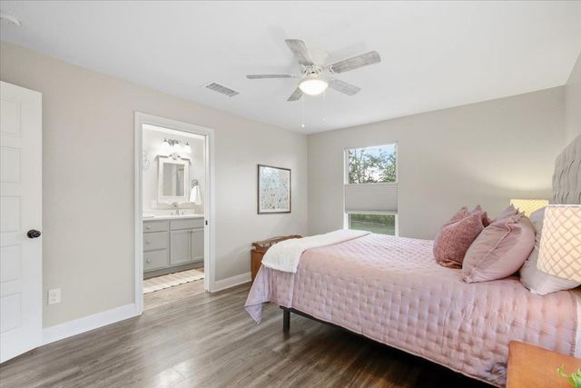 706 Jones ST, Smithville, TX 78957