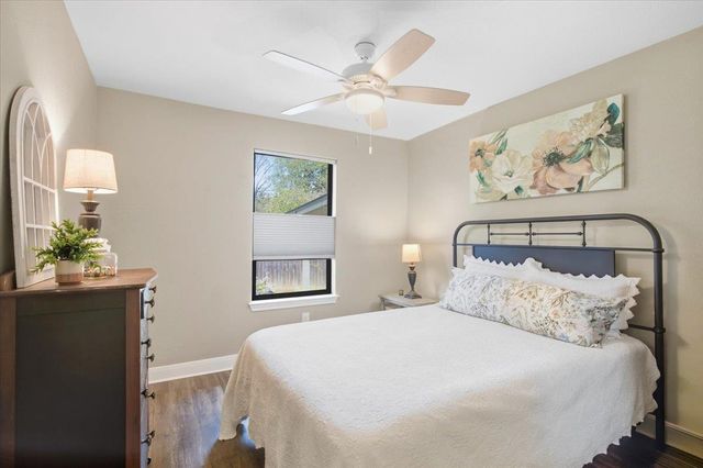 706 Jones ST, Smithville, TX 78957