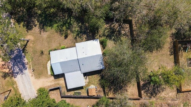 706 Jones ST, Smithville, TX 78957