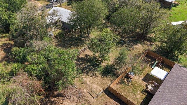 706 Jones ST, Smithville, TX 78957