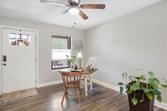 706 Jones ST, Smithville, TX 78957