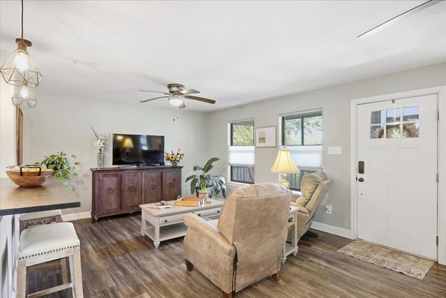 706 Jones ST, Smithville, TX 78957