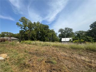 1705 Locust Street, Oak Grove, MO 64075
