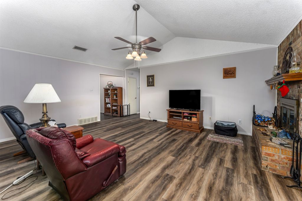1620 Edge Hill Road, Benbrook, TX 76126 — photo 4