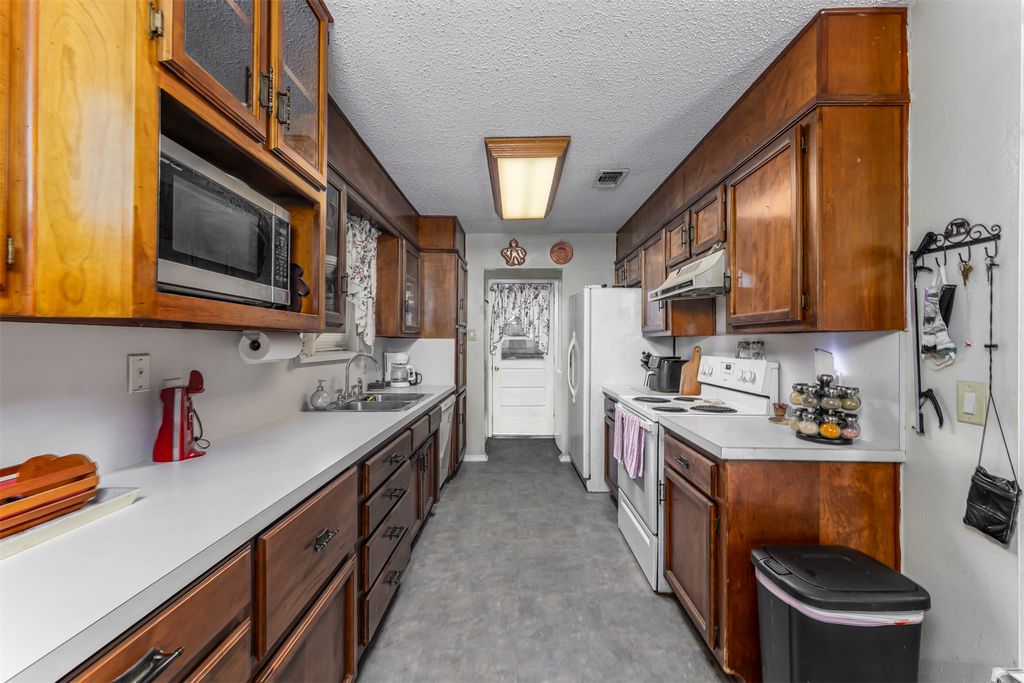 1620 Edge Hill Road, Benbrook, TX 76126 — photo 5