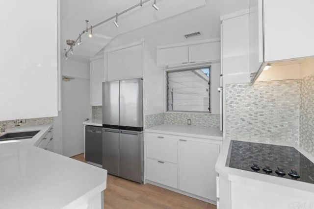 1645 Noma Lane, Encinitas, CA 92024