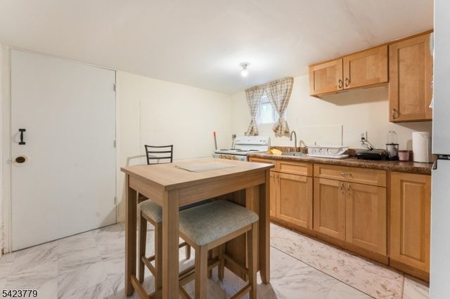 191 E 9Th St, Clifton City, NJ 07011