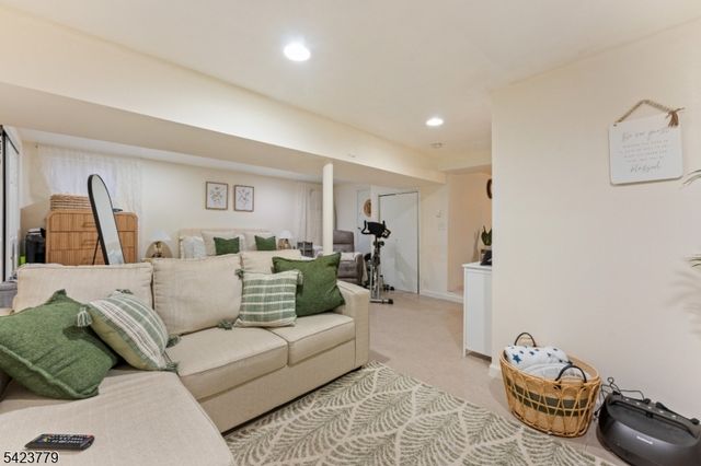 191 E 9Th St, Clifton City, NJ 07011