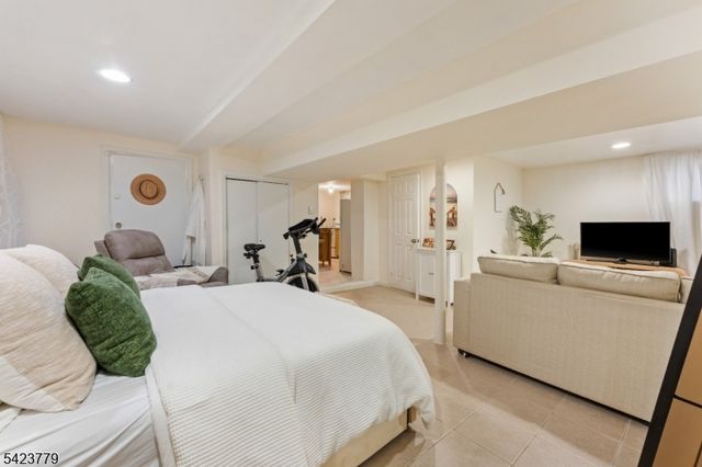 191 E 9Th St, Clifton City, NJ 07011