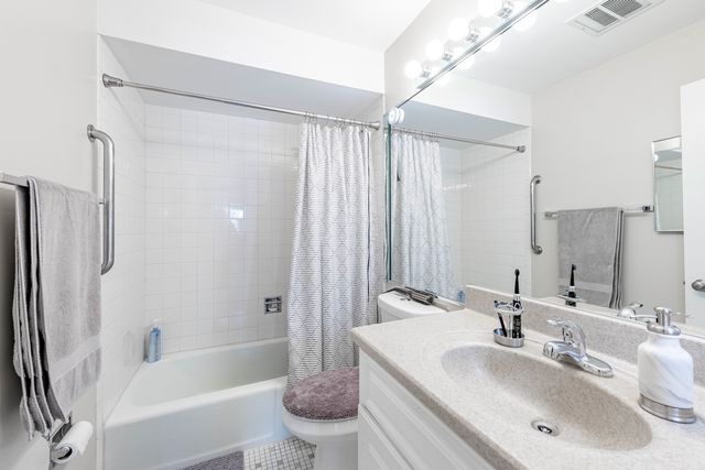 6135 W 94th Street A1, Oak Lawn, IL 60453